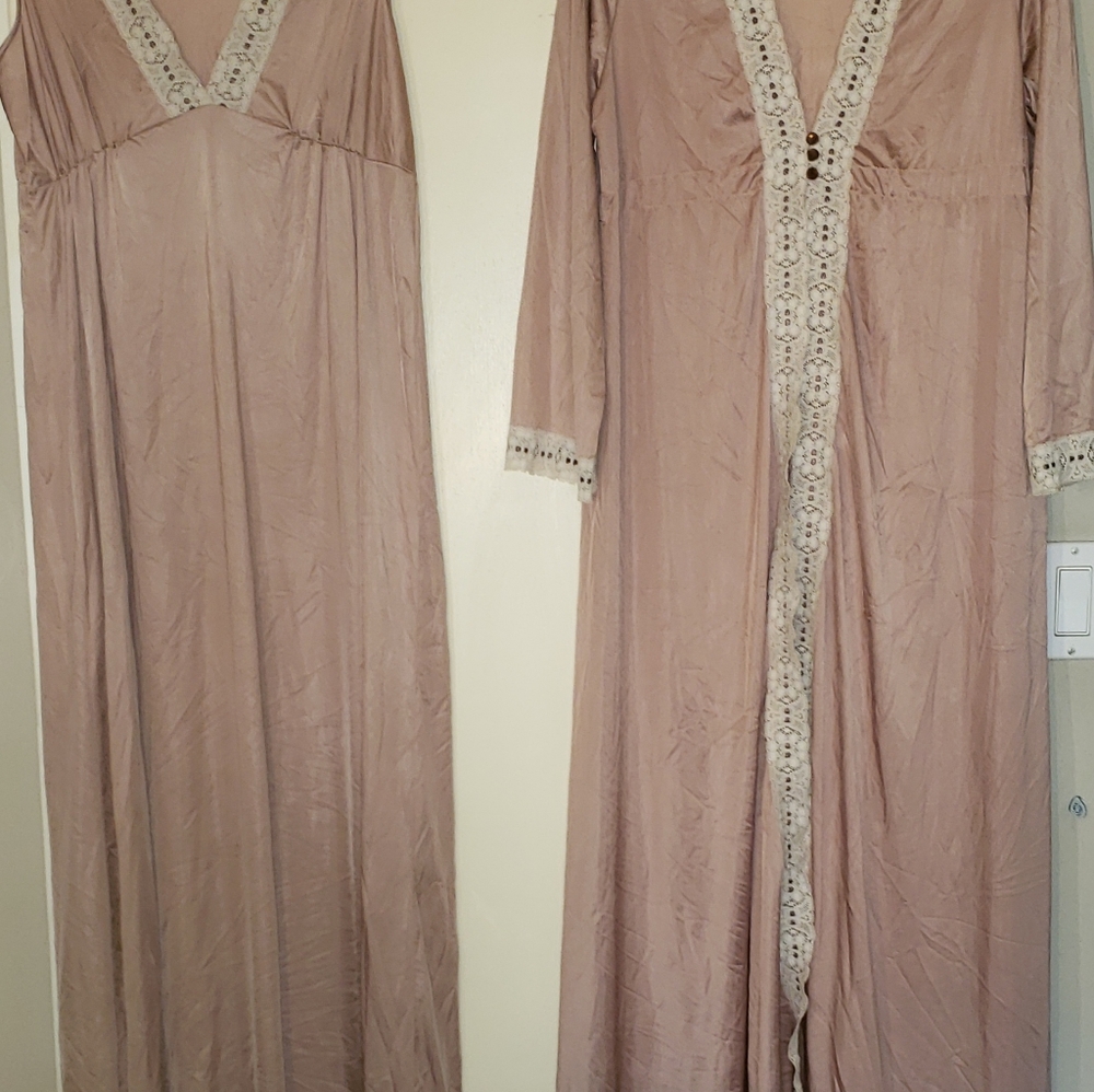 Blush Pink Satin Nightgown With Robe Set Size Medium - Picture 2 of 11